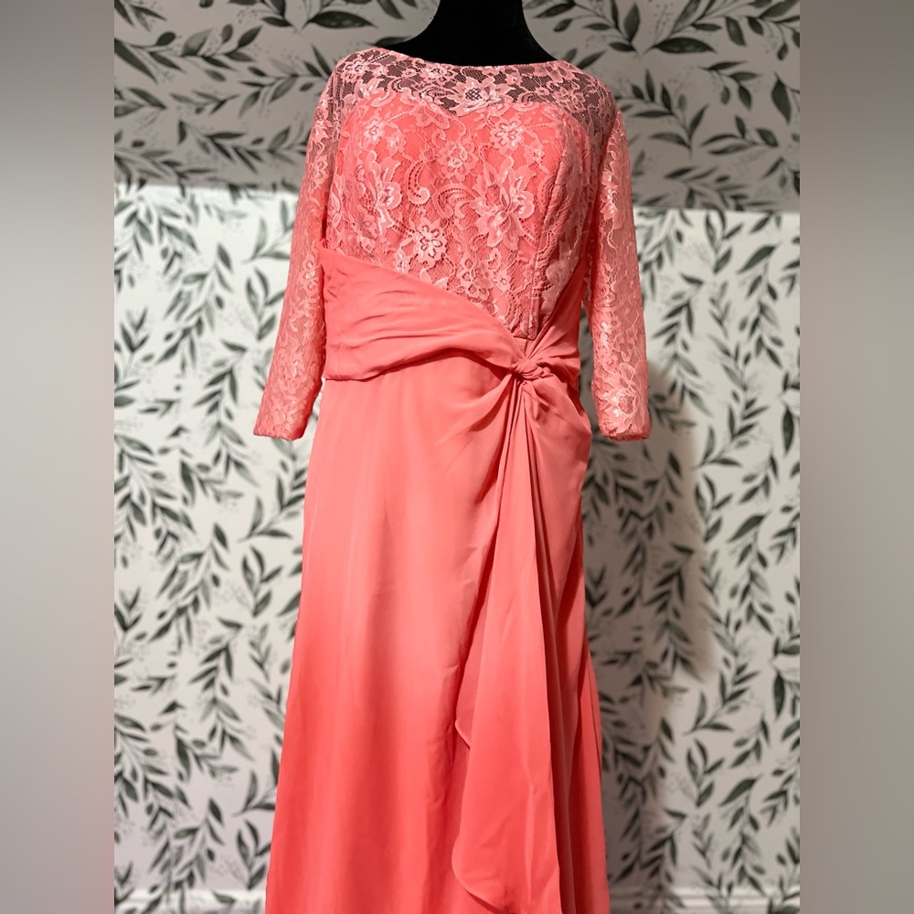 Elegant Coral Lace Long Sleeve Gown size 14 New - Picture 3 of 10